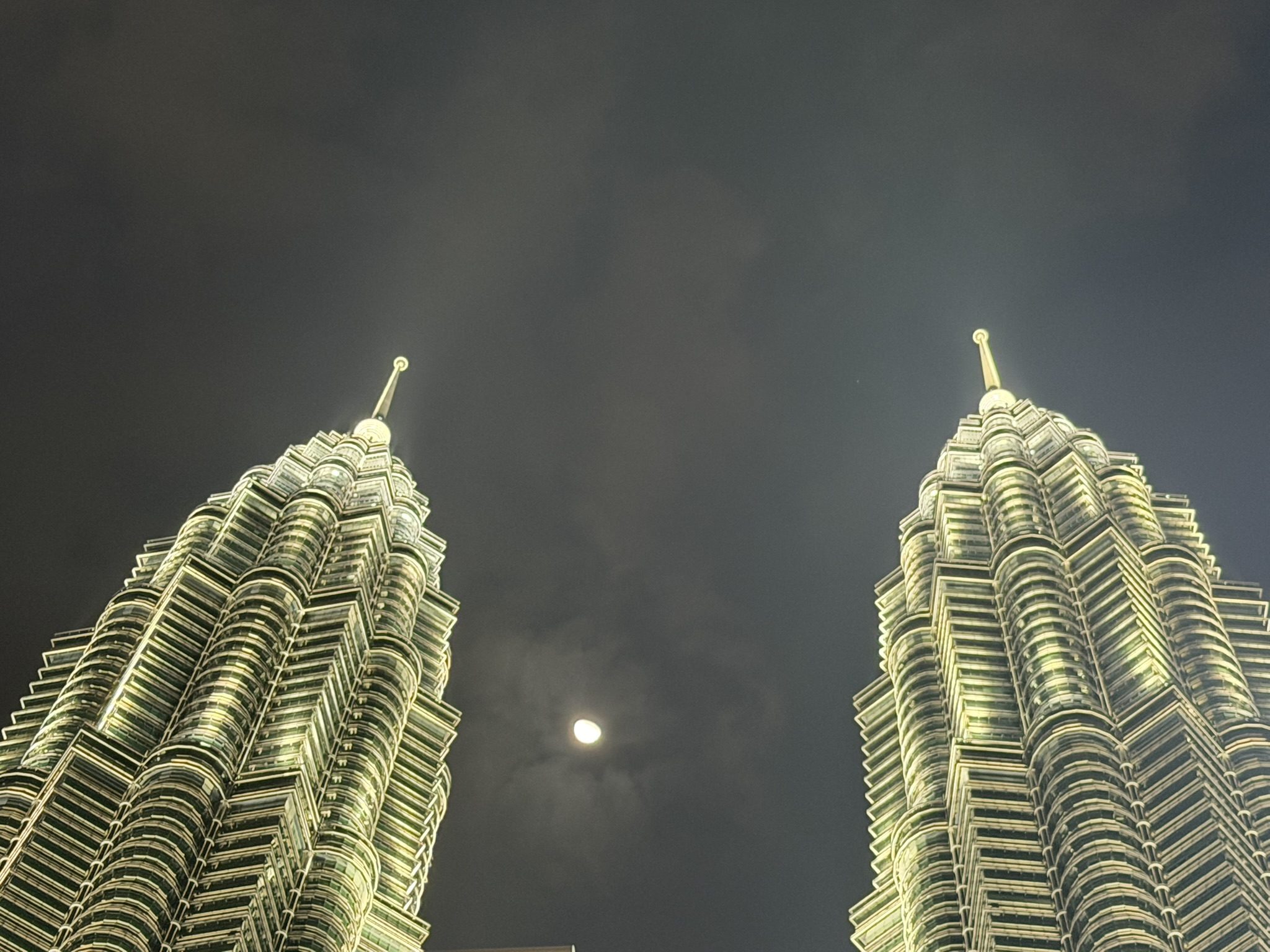 Petronus twin towers in Kuala Lumpur at night