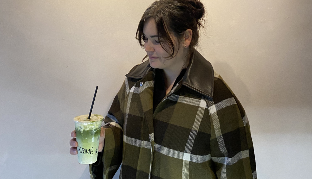 Bristol blogger holding an iced matcha latte at KRMÉ & Co