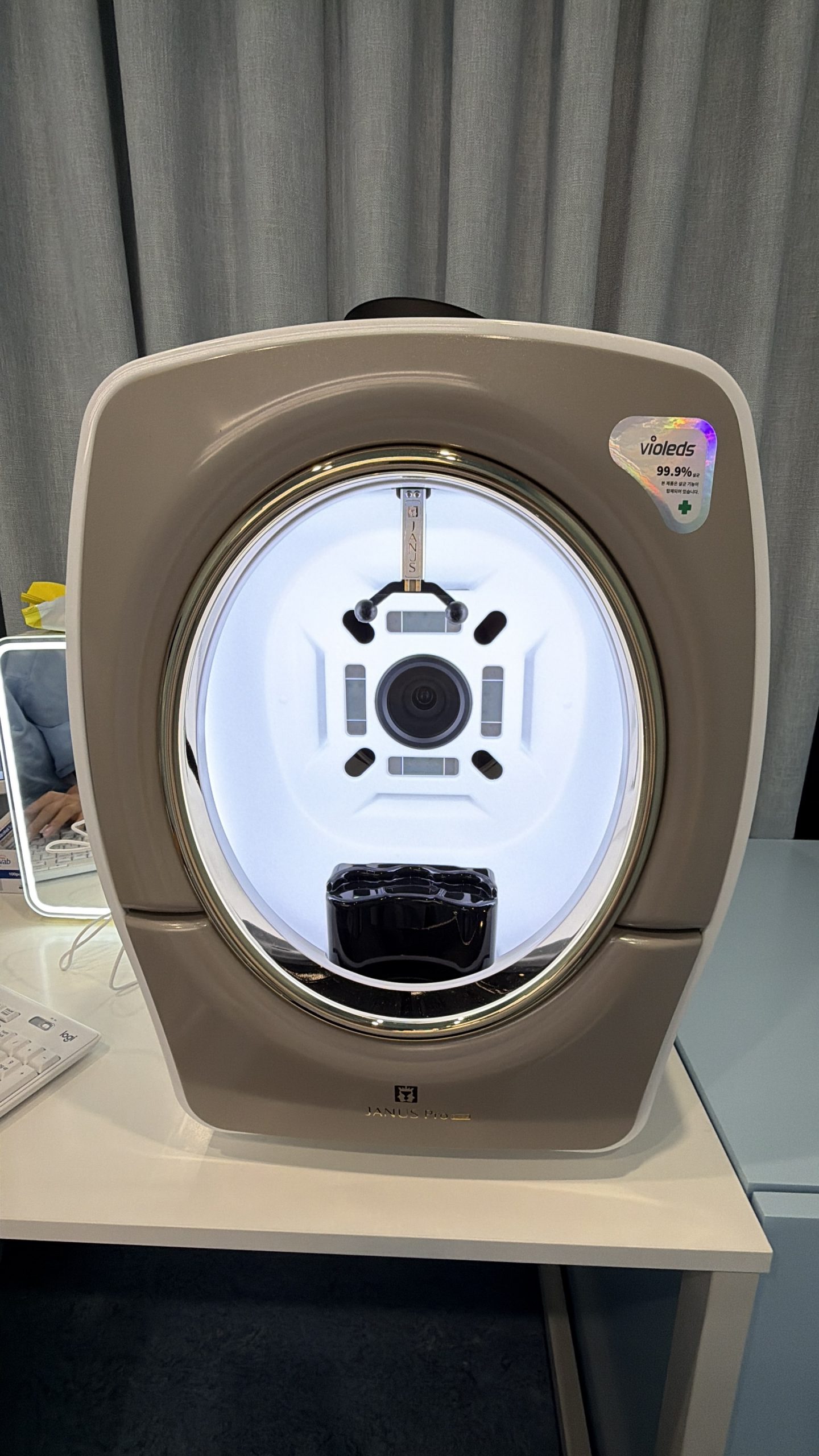 JANUS Pro facial skin analysis machine at Seoulistique in Seoul